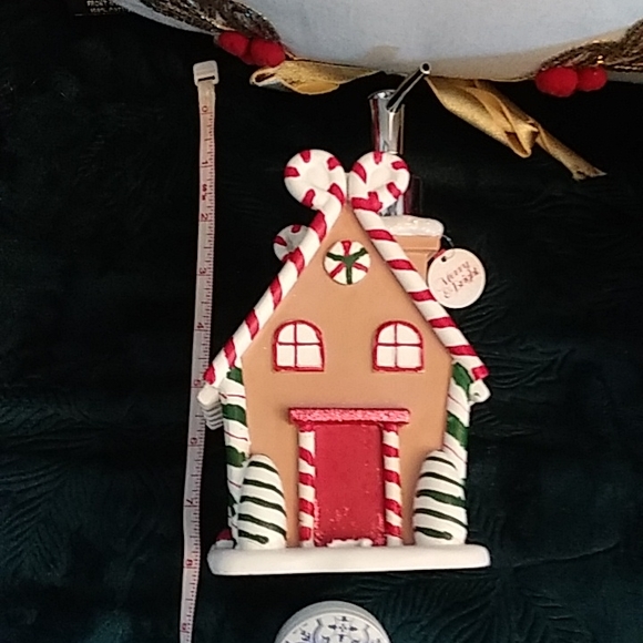 New! GingerBread Home Christmas Decor Hand Soap or lotion Dispenser - Picture 12 of 16